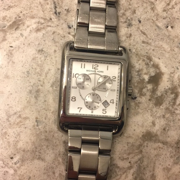 Michael Kors Accessories - Michael Kors watch model mk5435